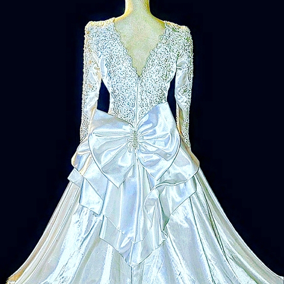 🎉Host Pick🎉 Mori Lee Vintage Wedding Gown - Picture 3 of 6